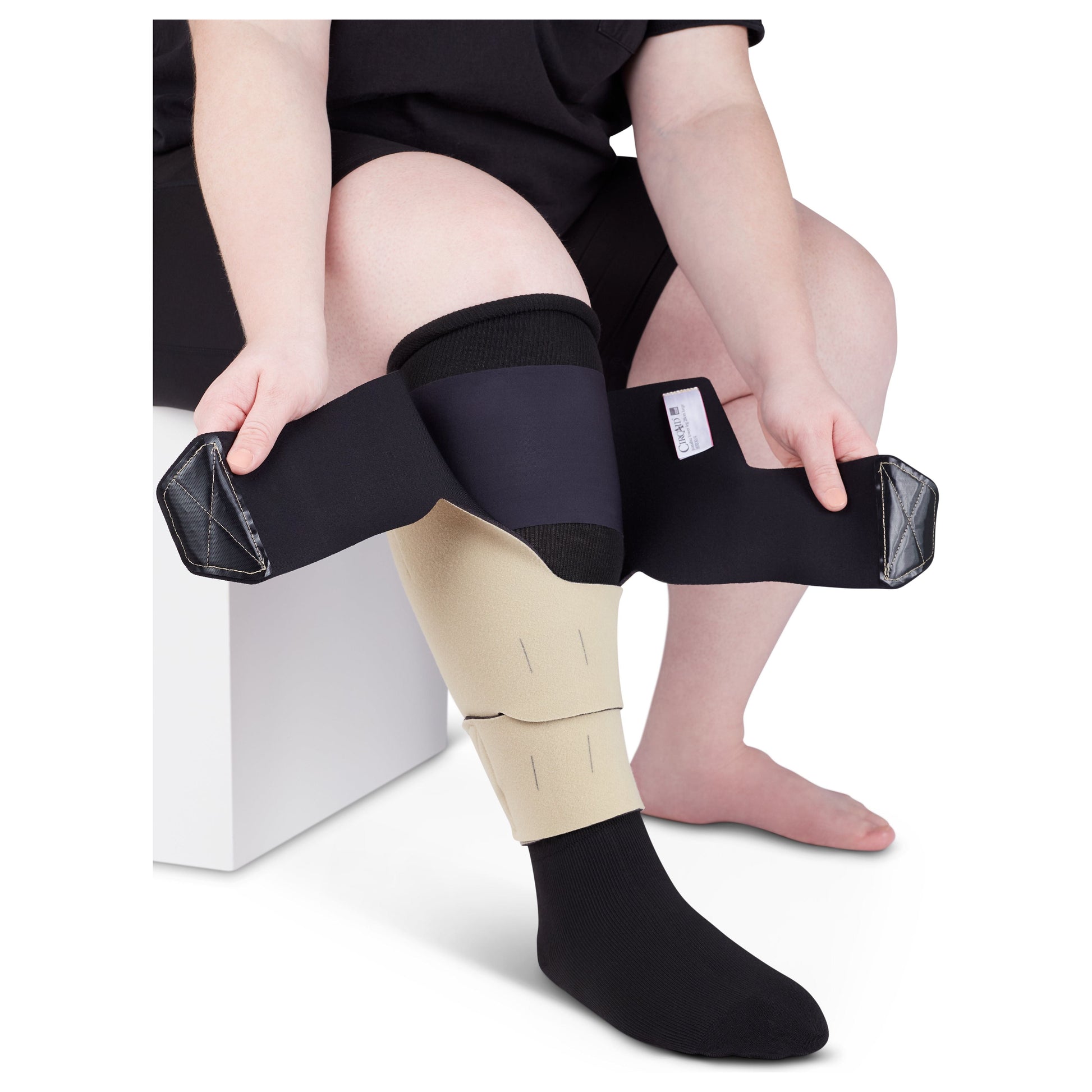 CIRCAID® Juxtalite HD Lower Leg Compression Wrap, Application 1